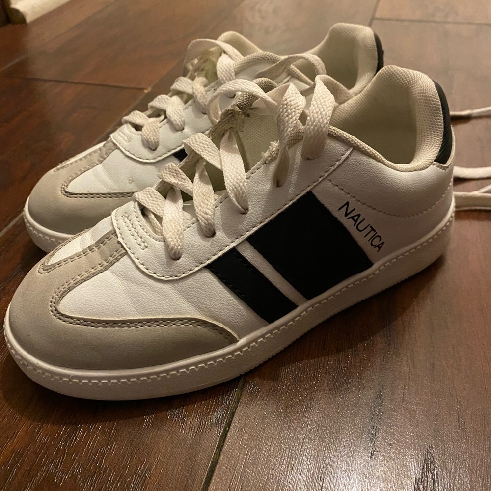 Nautica White and Gray Casual Sneakers